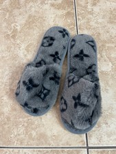 Women s Gray Faux Fur Lined Logo Pattern Slide Slippers Open Toe US 7.5