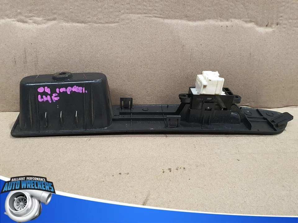 Subaru Impreza 2004 LHF window controls trim - image 2 of 4