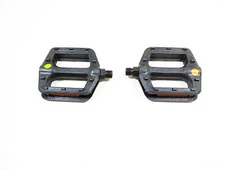 Bike Pedals Universal Platform Bicycle Grip 9/16" Pedal Nylon Amber Reflector