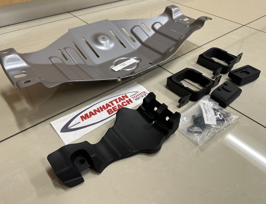 2425 HYBRID 4WD REAR DIFF SKID PLATE GENUINE TOYOTA OEM NEW