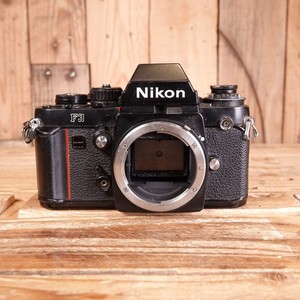 Defektes Nikon F3 Kameragehäuse - Auslöser geht nicht aus + Frontdeckelschalter fehlt