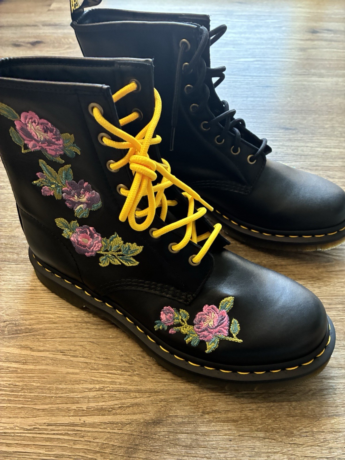Dr. Martens 1460 Vonda II Embroidered Floral Leather Women’s Boots Size 11 Rare