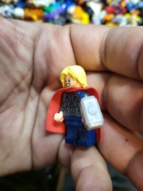 LEGO MARVEL Super Heroes AGE OF ULTRON Thor minifigure set 76038 VGUC C16-4 