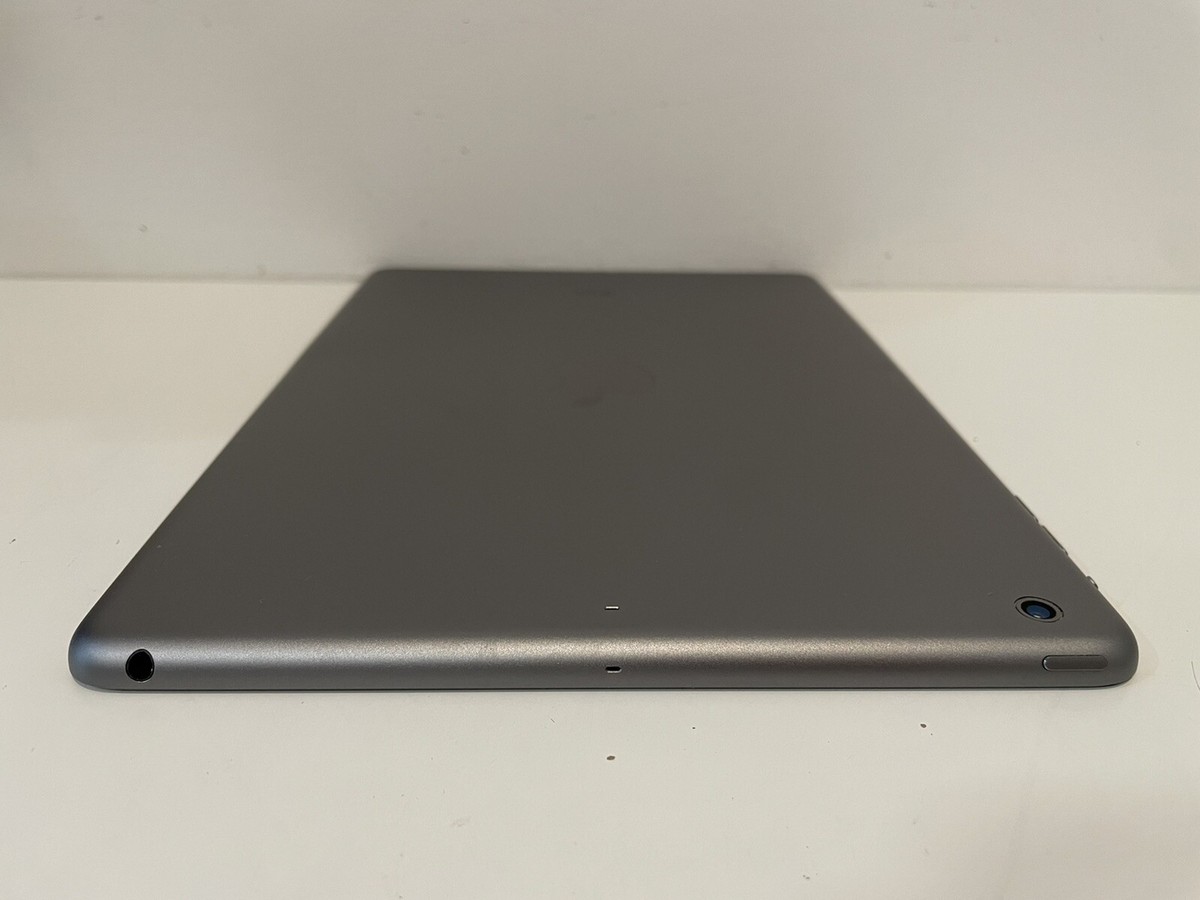 Apple iPad Air 1st Generation 16GB, Wi-Fi, 9.7 in - Space Gray