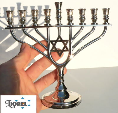 Glänzender Hanukkah Menorah Magen David Davidstern Silberton Kandelaber Judaika