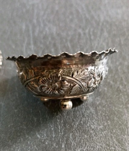 Two Antique Silver Open Salt Cellars Birmingham Hallmark Repousse Pattern - Picture 5 of 9