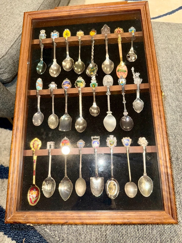 Cucharas de recuerdo vintage de Estados en tres estuches a juego. Foto 4 de 4