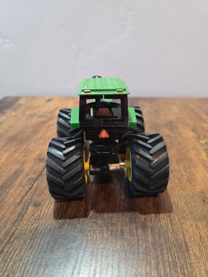 Tractor ETRL John Deere 8310 ultra raro serie Premier 1:64 Foto 4 de 4