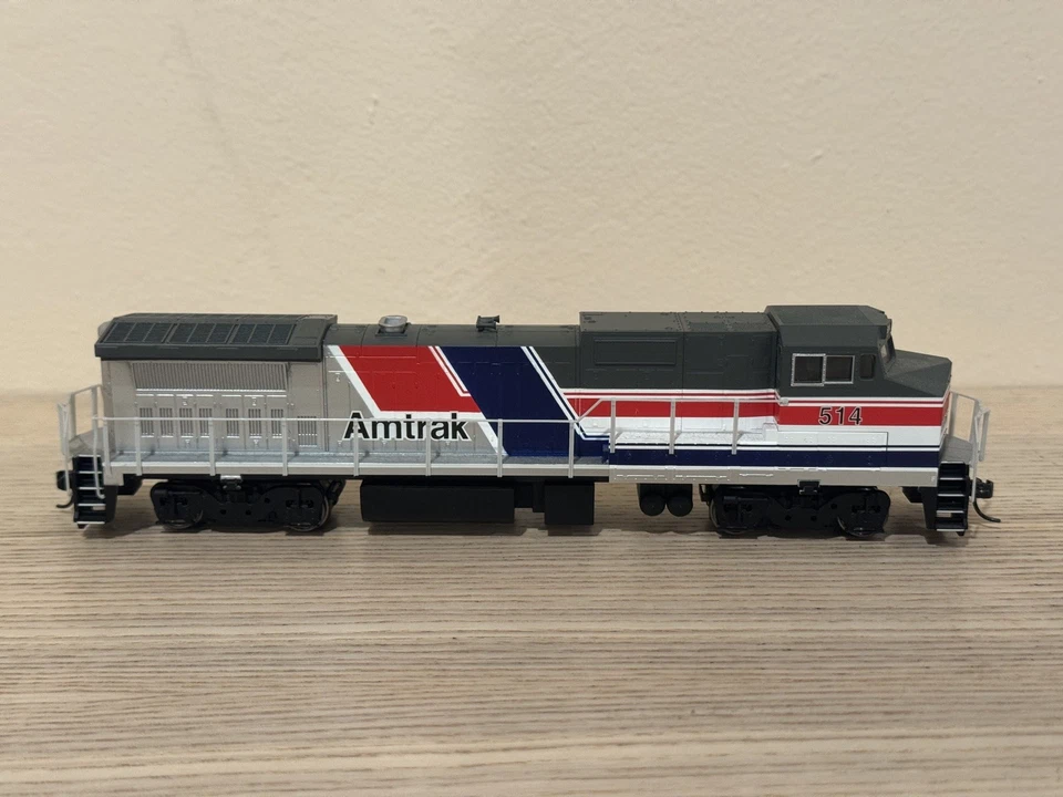 Walthers HO Scale Amtrak Dash 8-32BWH DCC Sound. Used. - Image 3 of 4