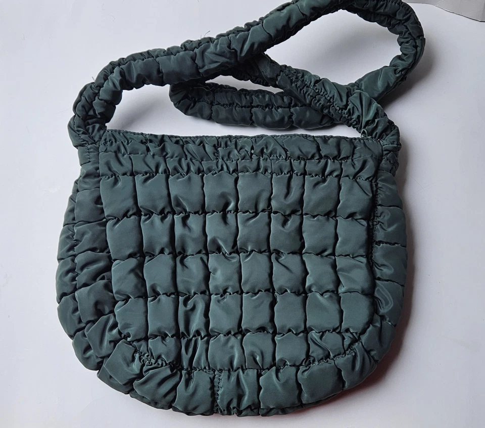 Bolso Bandolera Urban Expressions Edredón Nylon Puff Verde Bosque Foto 2 de 4