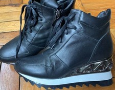 Womens boots sz 7.5