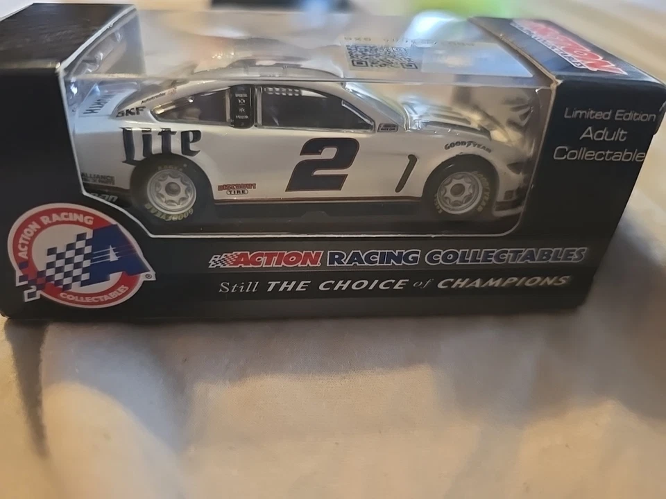 Brad Keselowski 2014 #2 Miller Lite White PENSKE Ford Fusion 1/64 - Image 3 of 4