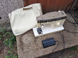 vintage Singer 7108 working/spares repair bobbin cover missing