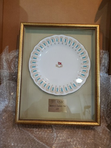 1997 TITANIC Movie Prop Framed Dinner Plate - Kate Winslet & Leonardo DiCaprio