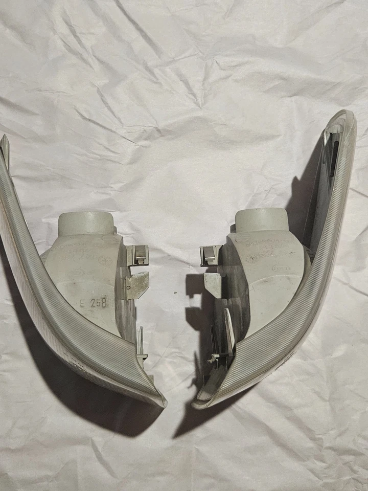 Capas de lâmpadas marcadoras dianteiras direita e esquerda Volvo S70/V70/C70 1998-2000 - Imagem 4 de 4