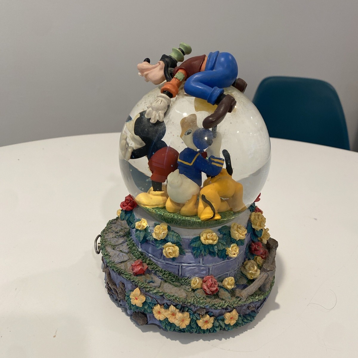 Rare Disney Mickey Mouse and Friends Musical Snow Globe Zip A Dee