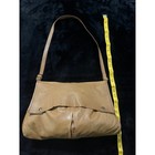 Miu Miu hellbraune Leder Schultertasche Made in Italy geprägtes Logo Vintage lässig