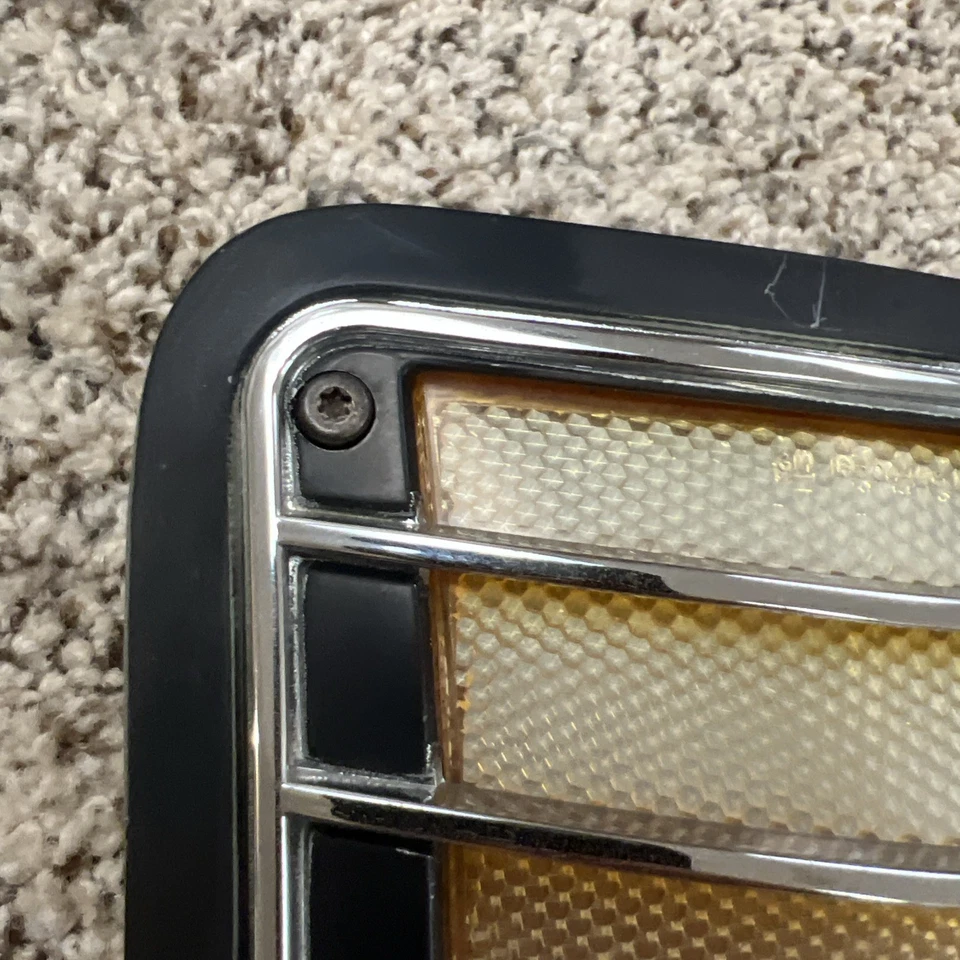 Oldsmobile Toronado 1987 pasajero izquierda lámpara de señal 16504446 OEM usado Foto 2 de 4