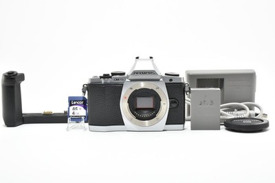 Olympus OM-D E-M5 silber 16MP Digitalkamera Body mit HLD-6G Griff [EXC++] E3127