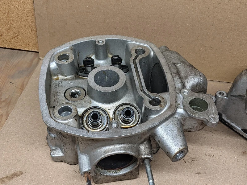 Juego de culata derecha izquierda Honda CX500 C 1982 personalizado OEM par 12200-MA1-000 Foto 3 de 4