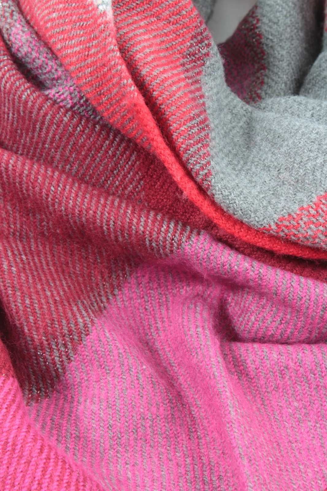 Écharpe à Franges Yesta Rouge Et Noir - Style Décontracté - Occasion Très Bon état - Pour Femme