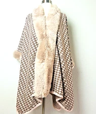 Poncho Cape Shawl Womens One Size Faux Fur Trim Light Pink Tan Hounds Tooth NEW