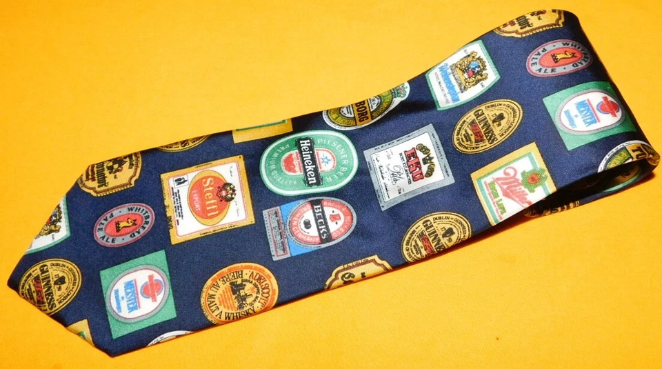 RENATO BALESTRA NEGRO/AMARILLO/VERDE ETIQUETAS MARCA CERVEZA MOTIVO CORBATA - CORBATAS DE DISEÑADOR. Foto 2 de 3