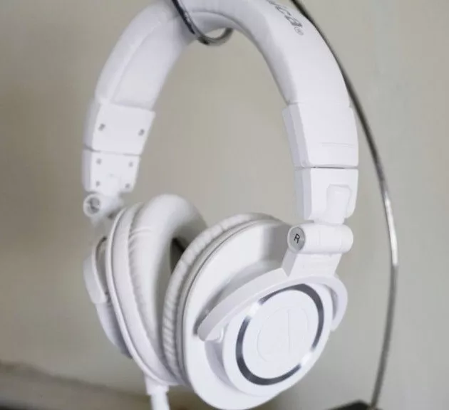 AUDIO TECHNICA ATH-M50XWH PROFESSIONAL MONITOR HEADPHONES (WHITE)