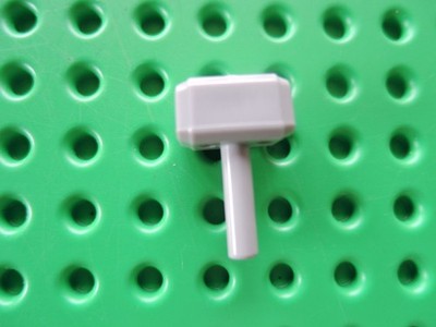 LEGO 1 x Hammer Sledehammer Mjolnir 75904 neu hellgrau für Figur Thor
