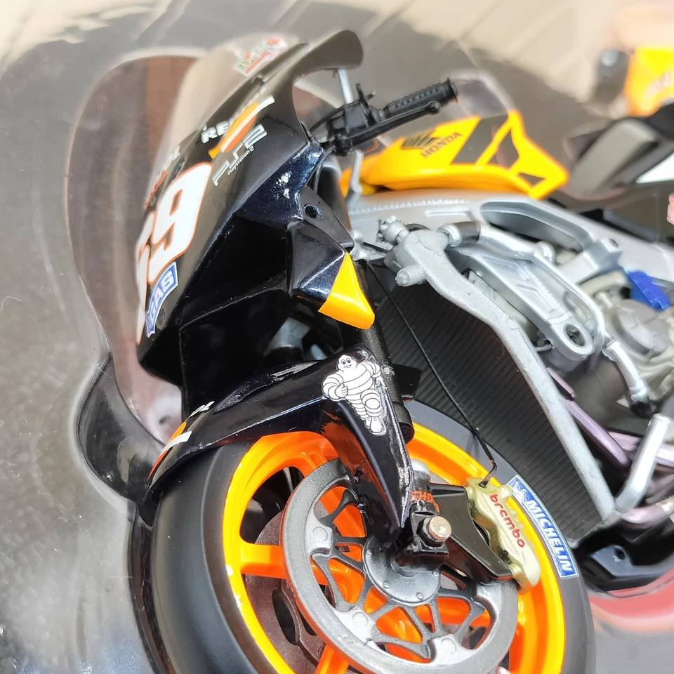 MINICHAMPS 1/12 Honda RC211V Repsol Nicky Hayden #69 MotoGP 2005 122051069 - Image 4 of 4