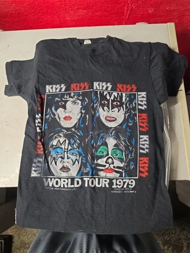 KISS vintage Rare! Tour Concert tee t-shirt M 1970s vintage concert t-shirt, vintage, single stitch, B+ condition
