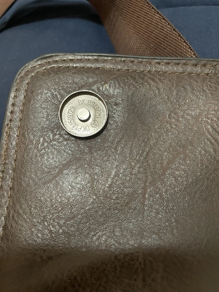 Gucci Men's Crossbody Bag Brown Leather Shoulder Strap Authentic Luxury Used - Image 4 of 4