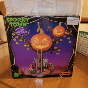 Lemax Spooky Town "Pumpkin Tree House" Lighted Table Accent 