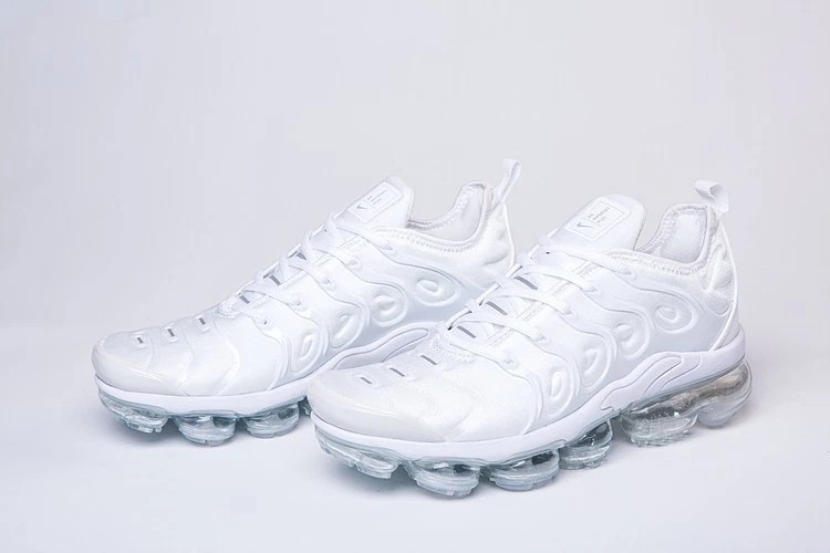 triple white tn vapormax