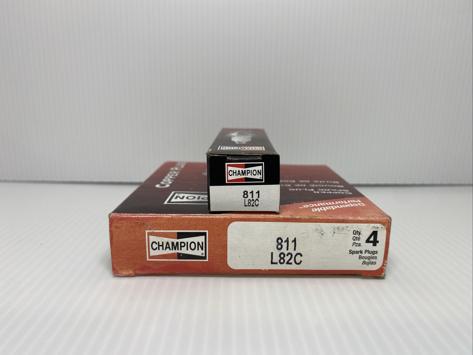 Lot of 5 Champion Copper Plus Spark Plugs 811 L82C