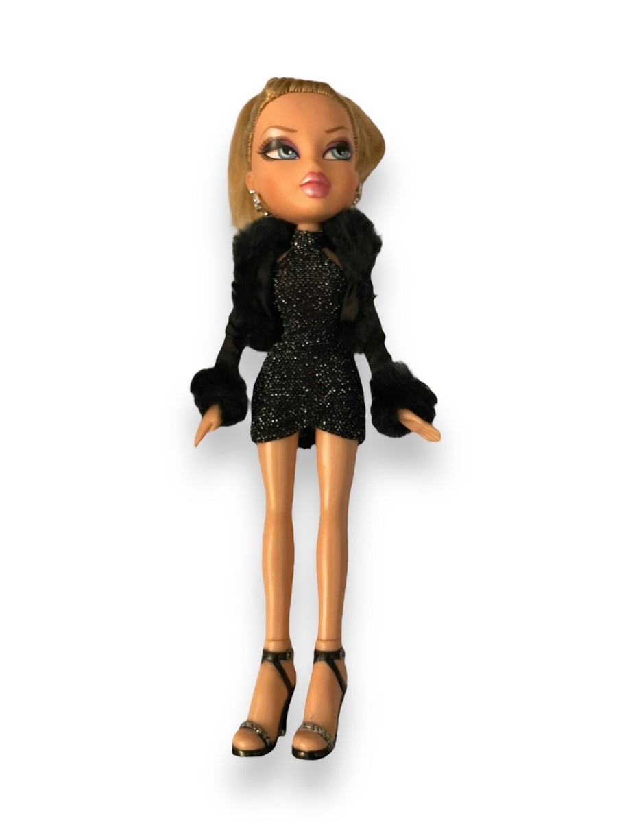 VTG Bratz Fashion Show Cloe Doll MGA 2001 With Outfit, Shoes