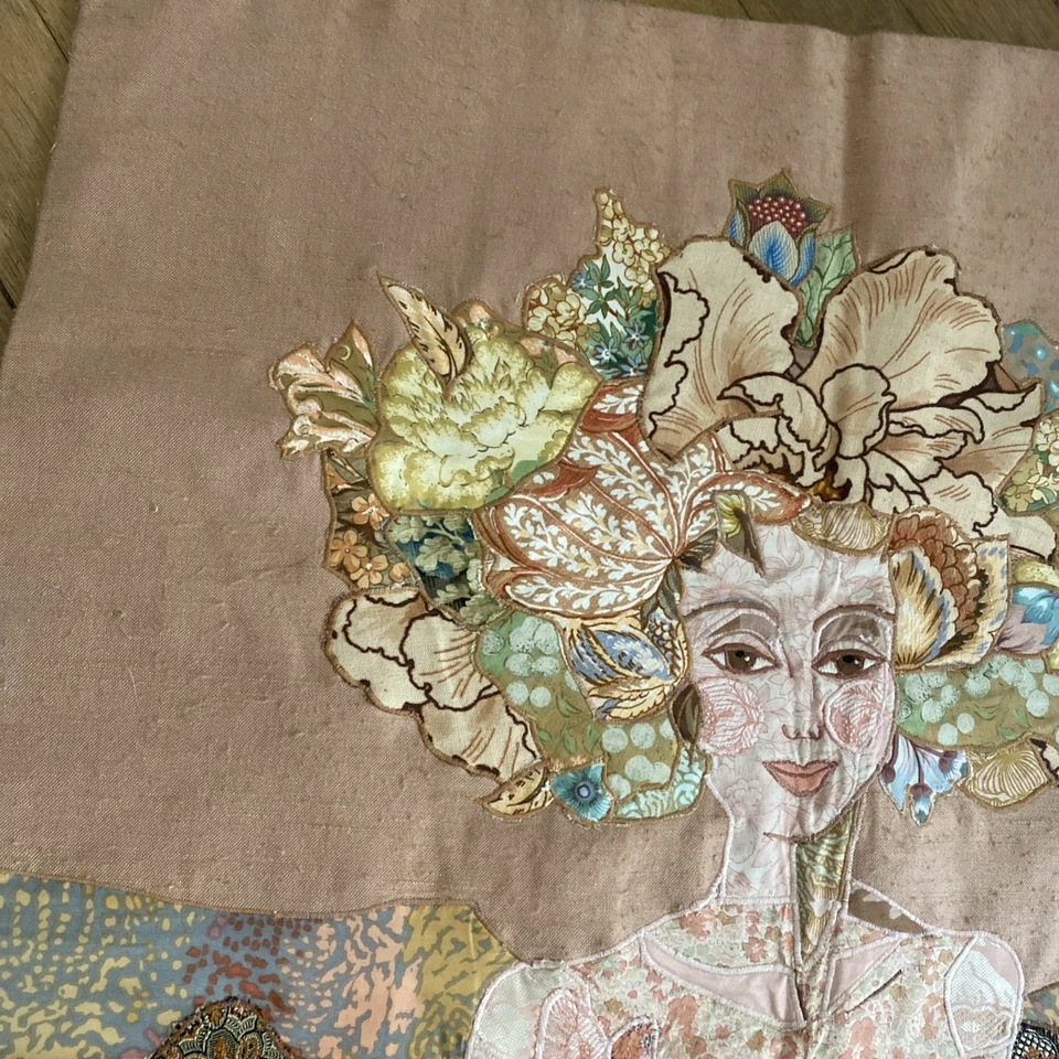 Grande Tenture  Patchwork  Murale / Artiste Élyane Pérel Signée  : Femme Fleurs - Photo 2/4