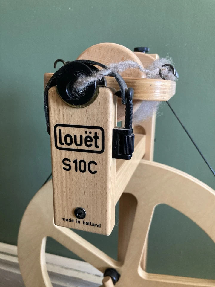 Louët S10C ~ Rueda giratoria de lana de oveja de doble pisada de 5 radios Foto 2 de 4