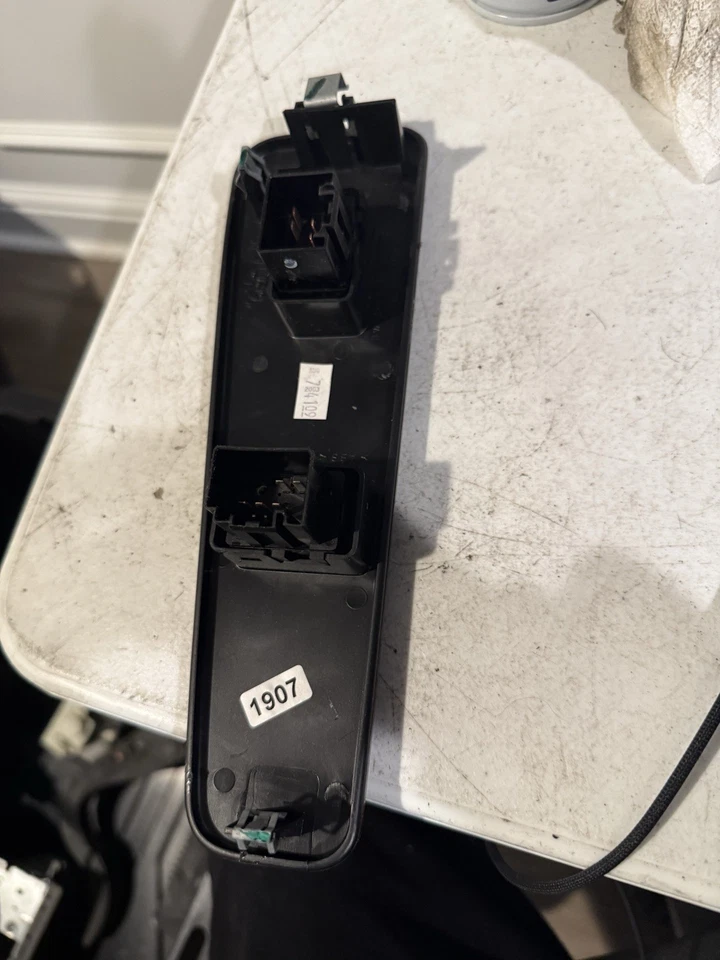 03 04 05 06 07 08 TOWN CAR PASSENGER RIGHT FRONT WINDOW LOCK SWITCH OEM 3828-13 - Изображение 4 из 4