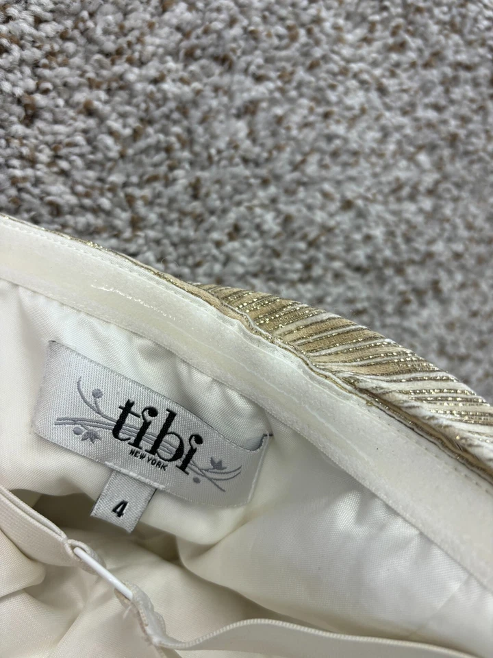 Mini Vestido Tibi Dorado Sin Tirantes Pequeño Metálico Rayas Vestido Torcido Frontal Para Mujer 4 Foto 2 de 4