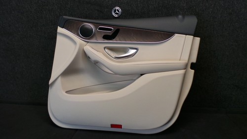L76-3 * Mercedes-Benz W218 Türinnenverkleidung Vorne Rechts // A0028201901