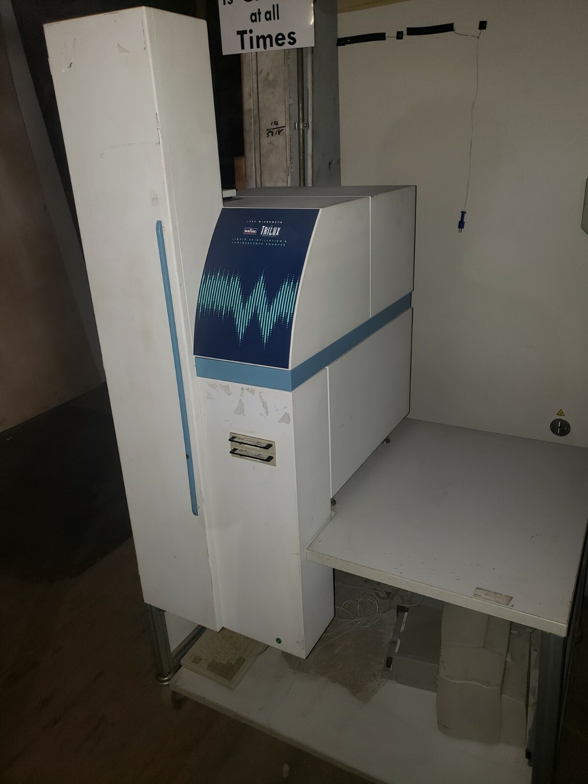 Wallac TriLux MicroBeta 1450 Liquid Scintillation Luminescence Counter