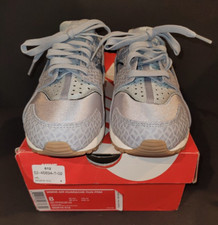 NIB Nike Air Huarache Run SE Shoes 7 Wolf Gray Metallic Silver Sneakers New Grey