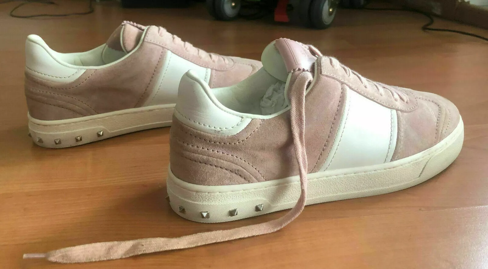 Chaussures baskets Valentino Garavani en daim PRIX CONSEILLÉ pointure 38
