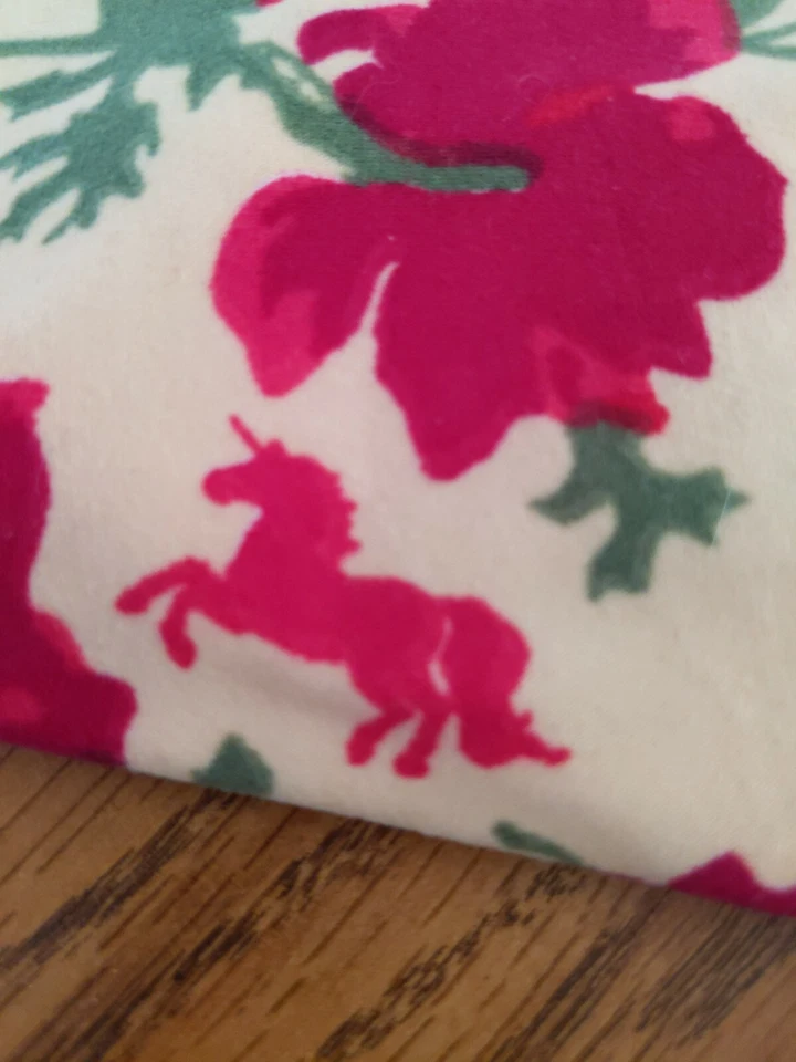 Lularoe OS Rojo Floral Sobre Fondo Crema Con Unicornio Oculto Nuevo Sin Etiquetas Foto 2 de 4