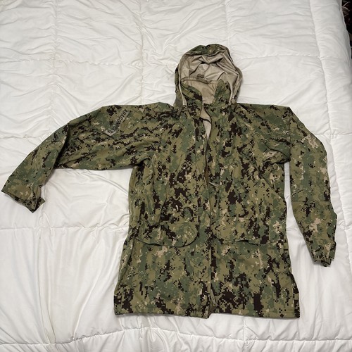 US Navy Mens Working Parka Type III - Medium Regular