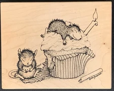 Stampa Rosa House Mouse Birthday Cupcake Rubber Stamp