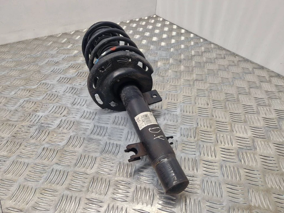 Peugeot 208 2017 Front right front shock absorber with spring 9804831280 - Image 2 of 4