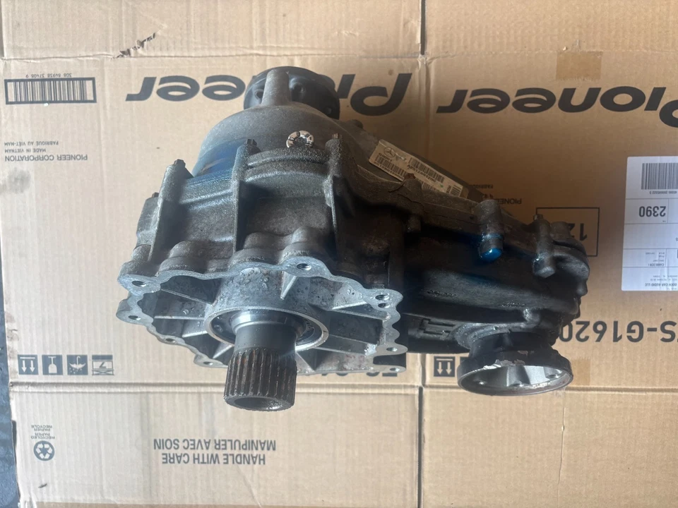 MERCEDES BENZ ML550 ML450 R350 GL450 OEM 06-11 FRONT TRANSMISSION TRANSFER CASE - Image 2 of 4