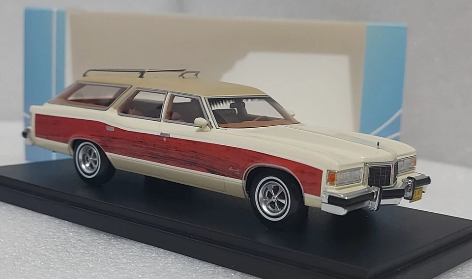 Pontiac Grand Safari Wagon 1976 Cream Wood 1:43 Neo NEO47100 RARITY!! - Image 2 of 4